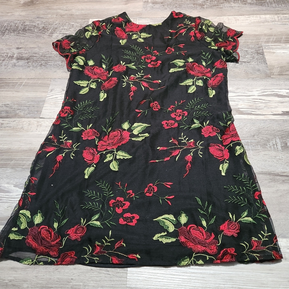 Show Me Your MuMu NWT Embroidered Scoop Back Floral Mini T Shirt Dress